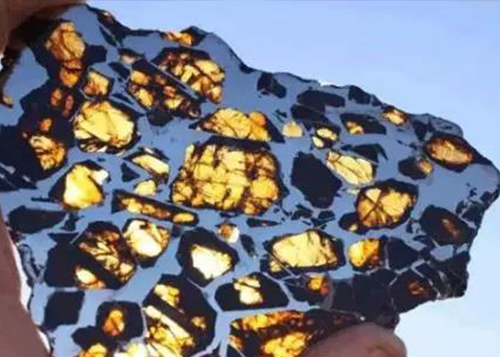【石铁橄榄陨石】号称陨石界漂亮的陨石。