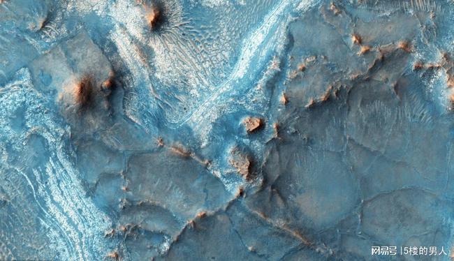 火星赤道发现水资源，面积有荷兰大，网友：移民吃水问题解决了